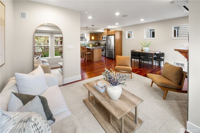 Building Photo - Downtown Ballard 3 bd 2.5 bath townhome in Great School district and minutes to Ballard Locks