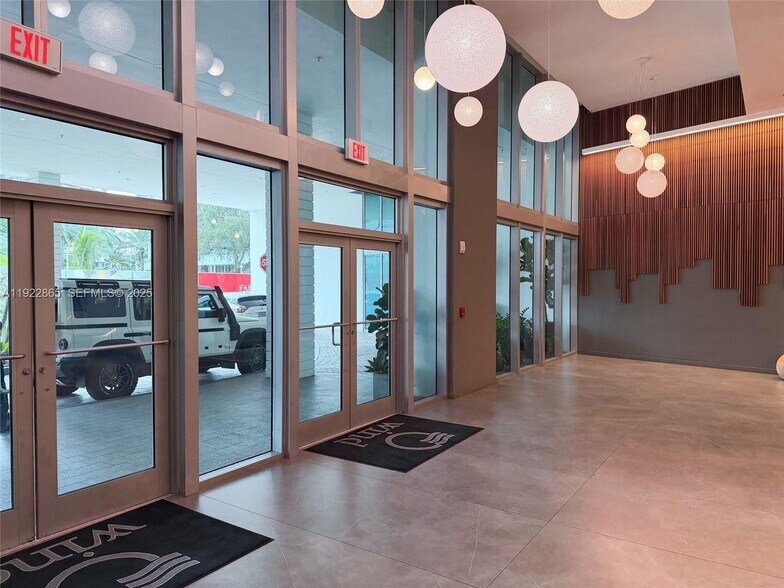 Building Photo - 350 S Miami Ave