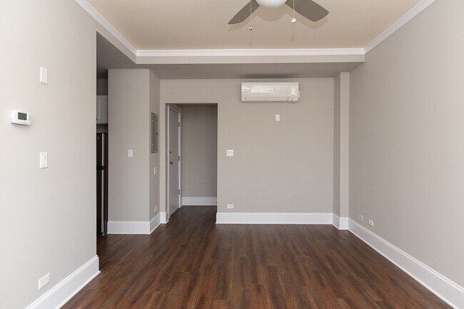 Building Photo - 817 W Lakeside Pl