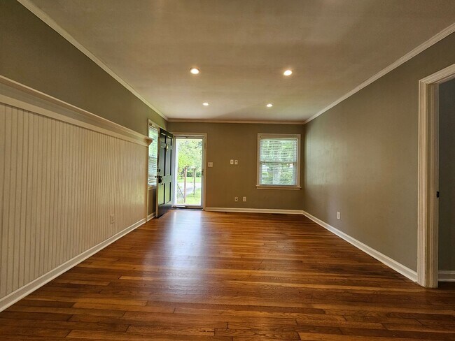 Building Photo - 303 Brandywine Rd