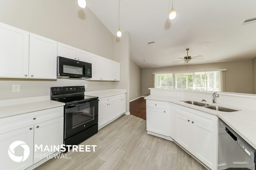 Building Photo - 1366 Fairoaks Dr