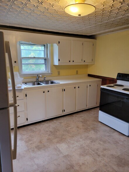 Kitchen - 83 Elkins St