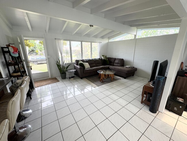 Building Photo - 2 bed, 1 bath in highly desirable Kailua N...
