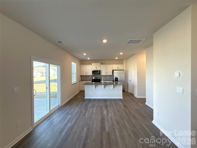 Building Photo - 7640 Bainbridge Rd