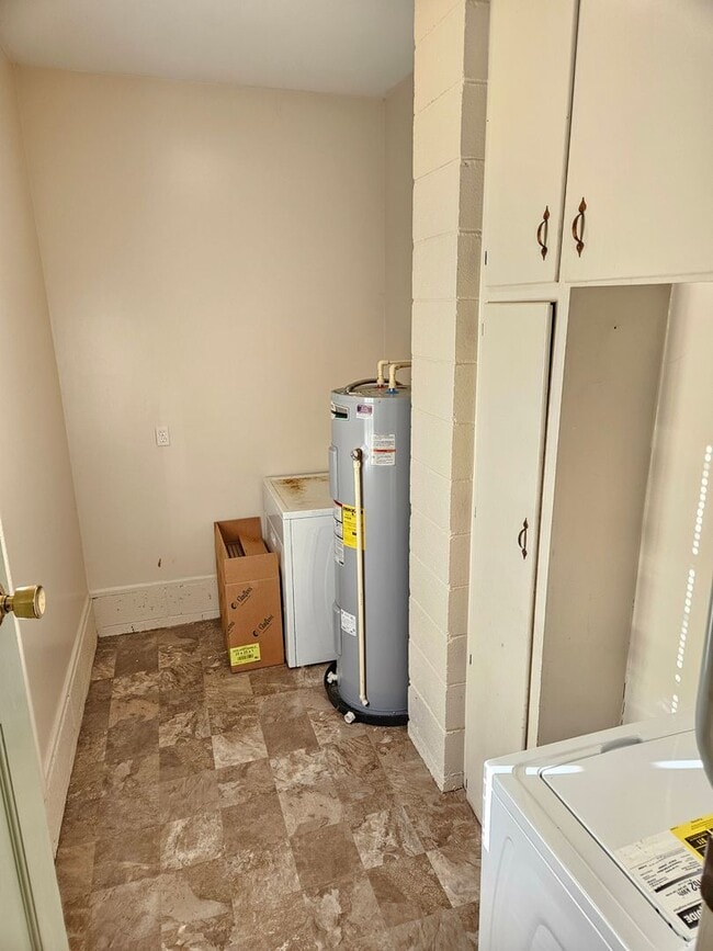 Building Photo - Essex County - 3 Bedroom 1.5 Bath Brick Ra...