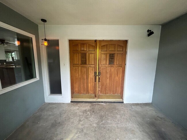 Building Photo - 617 N Stine Rd