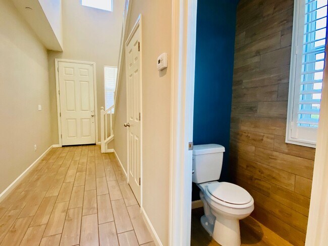 Building Photo - $2,395 Ashlan & Leonard, Beautiful 3 Bedroom - Buckingham Ave, Clovis