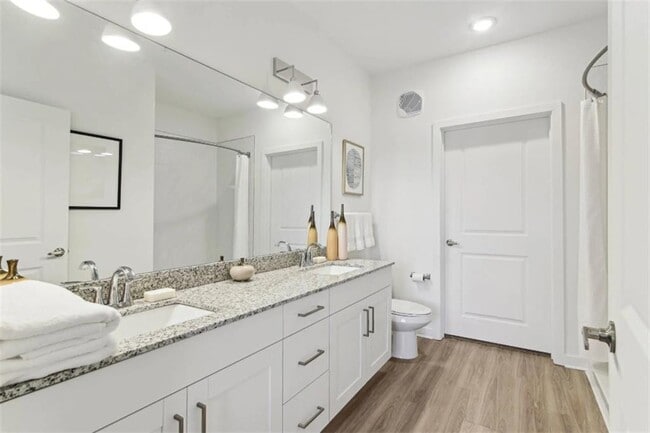 Building Photo - 550 Webb Gin House Rd