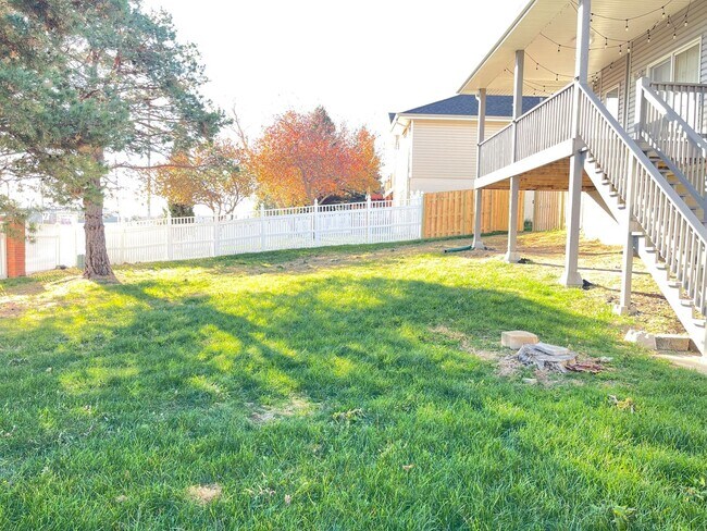 Building Photo - Northwest Omaha Gem: 2,700 Sq Ft, 3-Bedroom, Walk-Out Finished Basement, Fenced Yard, 3-Car Garag...