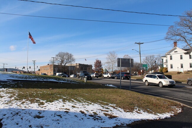 Building Photo - 66 Bridge St