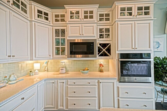 Building Photo - Beautiful home in Peninsula Lakes