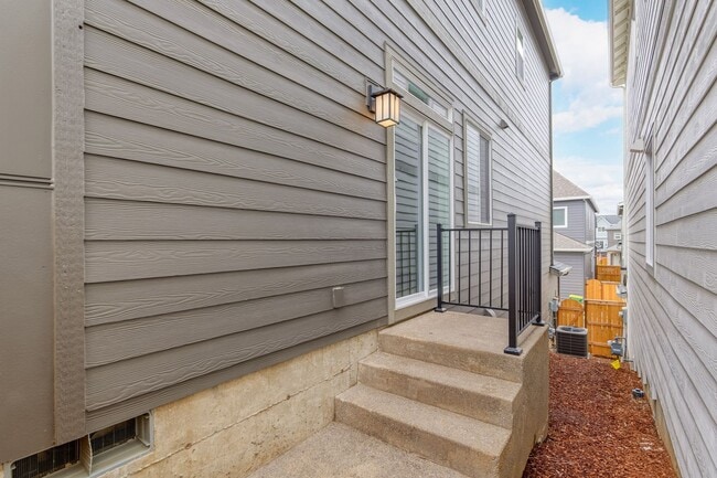 Building Photo - 13737 SW 165th Ave