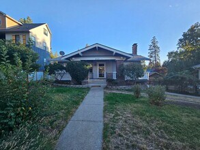 Building Photo - Beautiful Home on South Hill