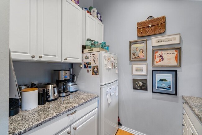 Building Photo - 406 Columbus Ave