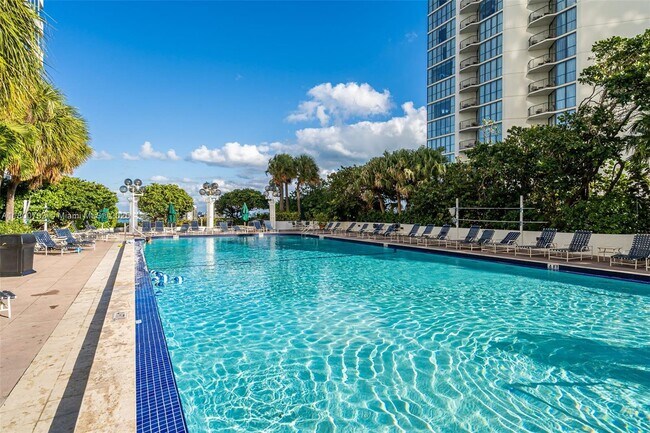 Building Photo - 1717 N Bayshore Dr