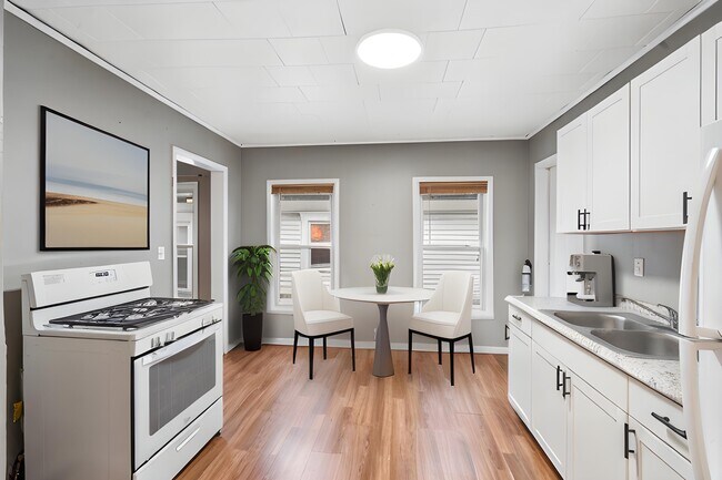Kitchen - 313 Tompkins St