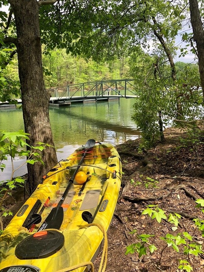 Building Photo - Cute Spacious Condo in Harts Cove!