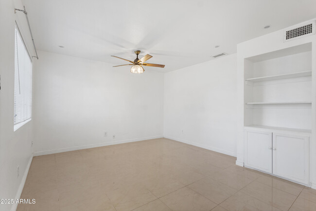 Building Photo - 625 S Westwood
