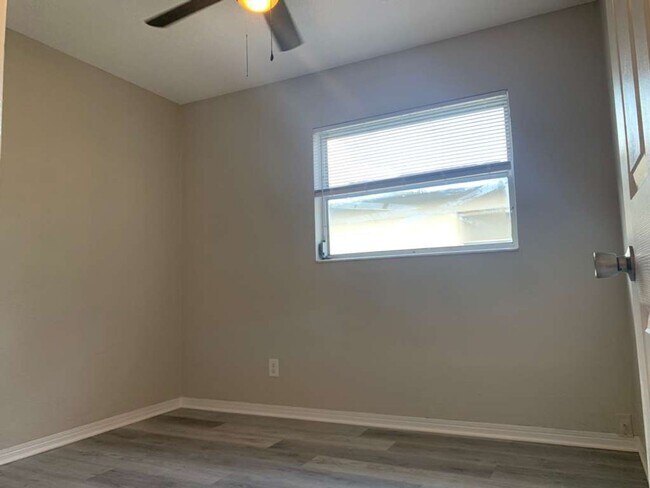 Building Photo - P278 - Winds #8A
