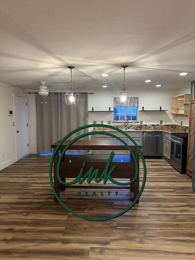 Building Photo - Newly updated home in Carson City