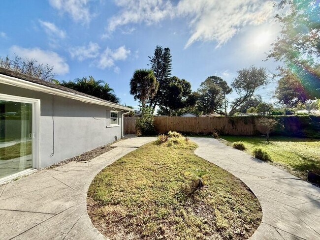 Building Photo - 2658 Sunny Breeze Ave