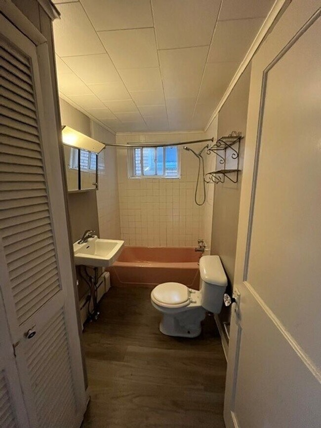 Building Photo - 3 bedroom 1 bathroom