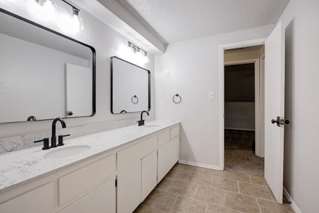Building Photo - 1707 Ridgemont Cir