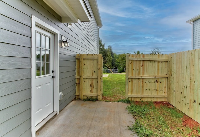 Building Photo - 14 Catawba Ave