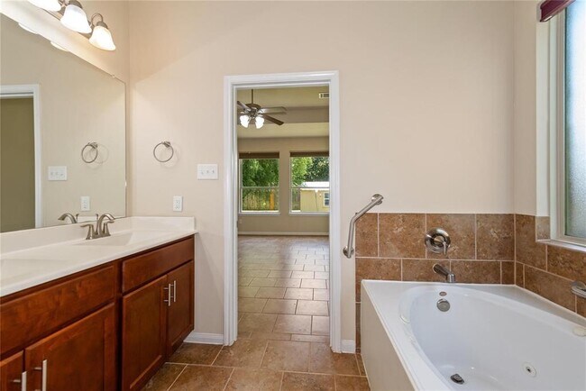 Building Photo - 17423 Waterview Dr