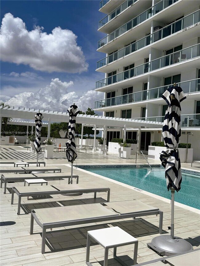 Building Photo - 4250 Biscayne Blvd