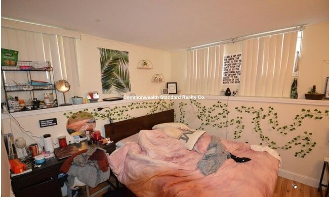 Building Photo - 94 Pleasant St