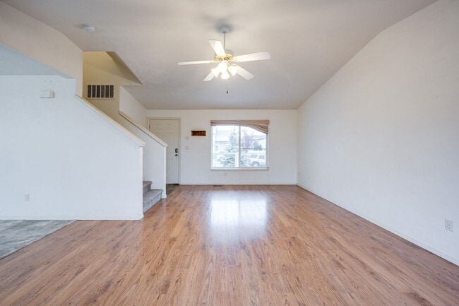 Building Photo - MOVE-IN SPECIAL! Bright & Spacious 4-Bedroom Home in One of Pullman’s Most Desirable Neighborhoods