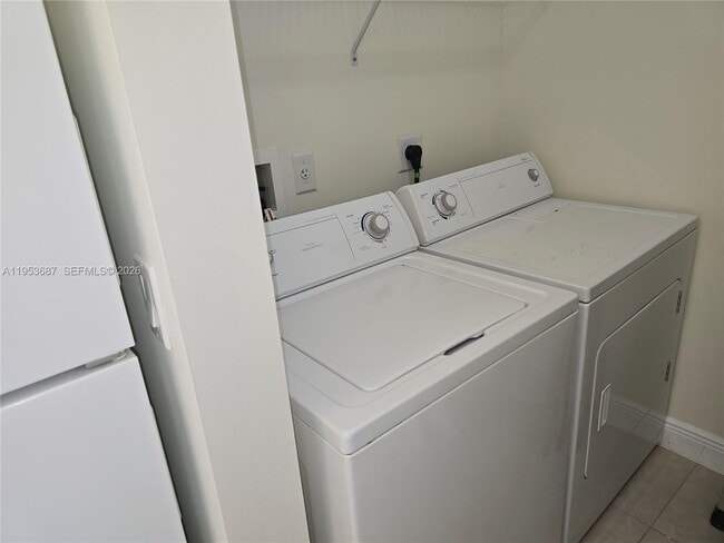 Building Photo - 4600 SW 160th Ave