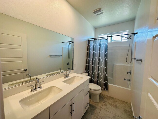 Building Photo - 1835 Vesta Dr