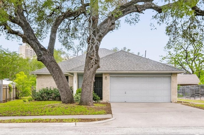 Building Photo - 1182 Waller St