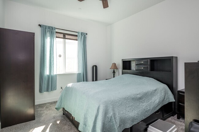 Building Photo - Gorgeous Home in Active Adult Community
