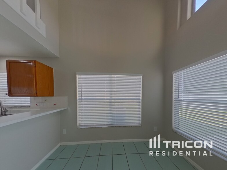 Building Photo - 3257 Brewster Dr