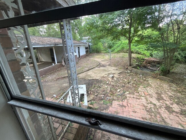 Building Photo - 262 Dona Ave
