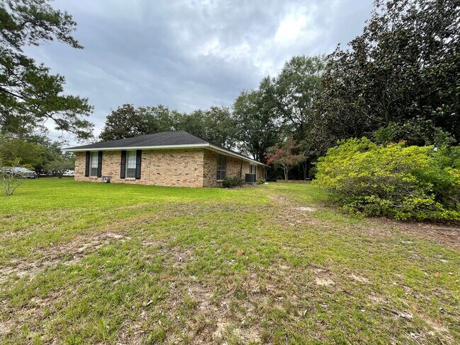 Building Photo - 334 Country Club Blvd