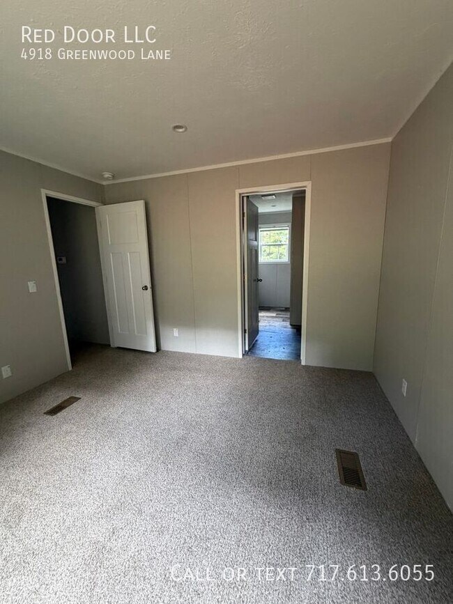 Building Photo - 4918 Greenwood Ln