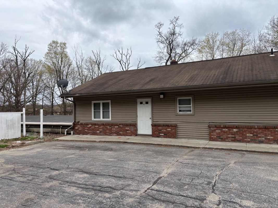 Building Photo - 74 Boston Post Rd