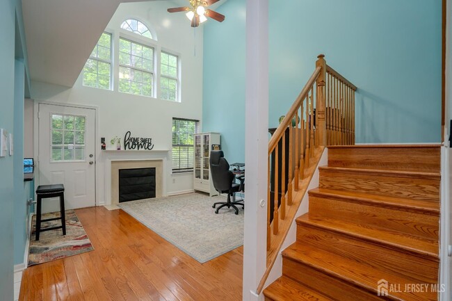 Building Photo - 141 Briarwood Dr