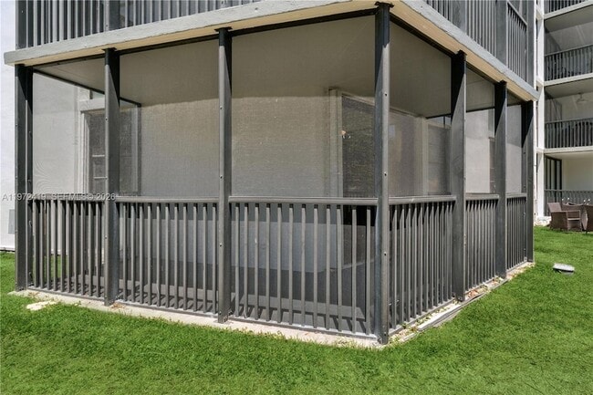 Building Photo - 3101 N Country Club Dr