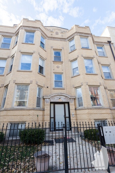 Building Photo - 3750 N Wilton Ave