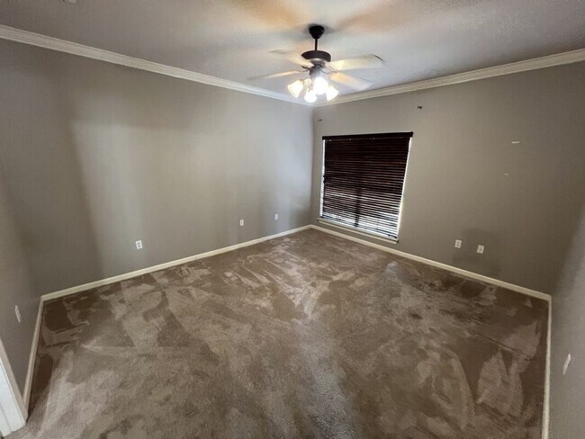 Building Photo - Location!  Location!  3 bedroom, 2 bath house in Beau Pre near LSU