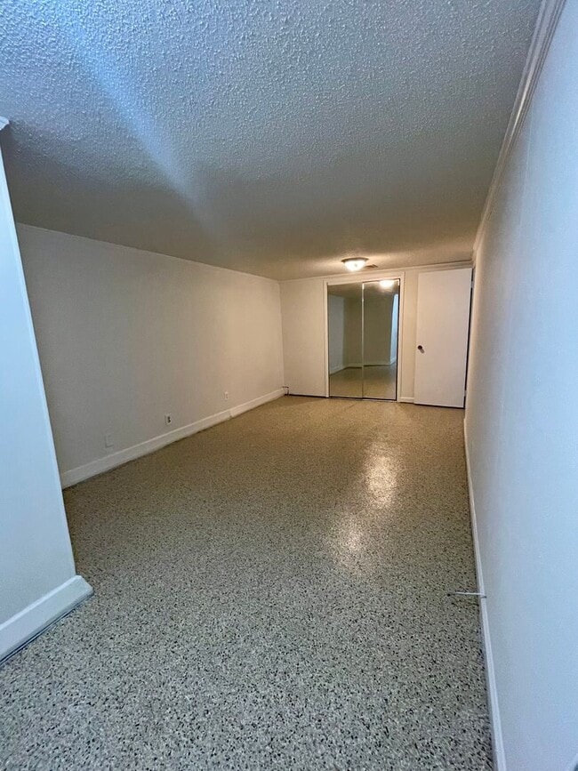 Building Photo - 6808 River Ridge Dr