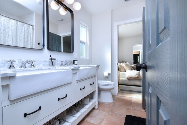 Building Photo - Stunning Spanish Home