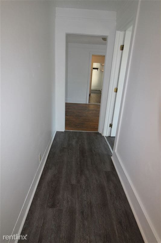 Building Photo - 809 S Division St