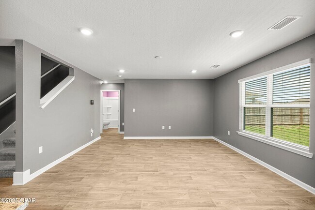 Building Photo - 123 Tiller Dr