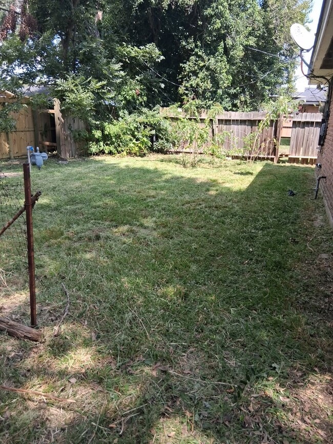 Building Photo - 6723 Ridgeway Dr